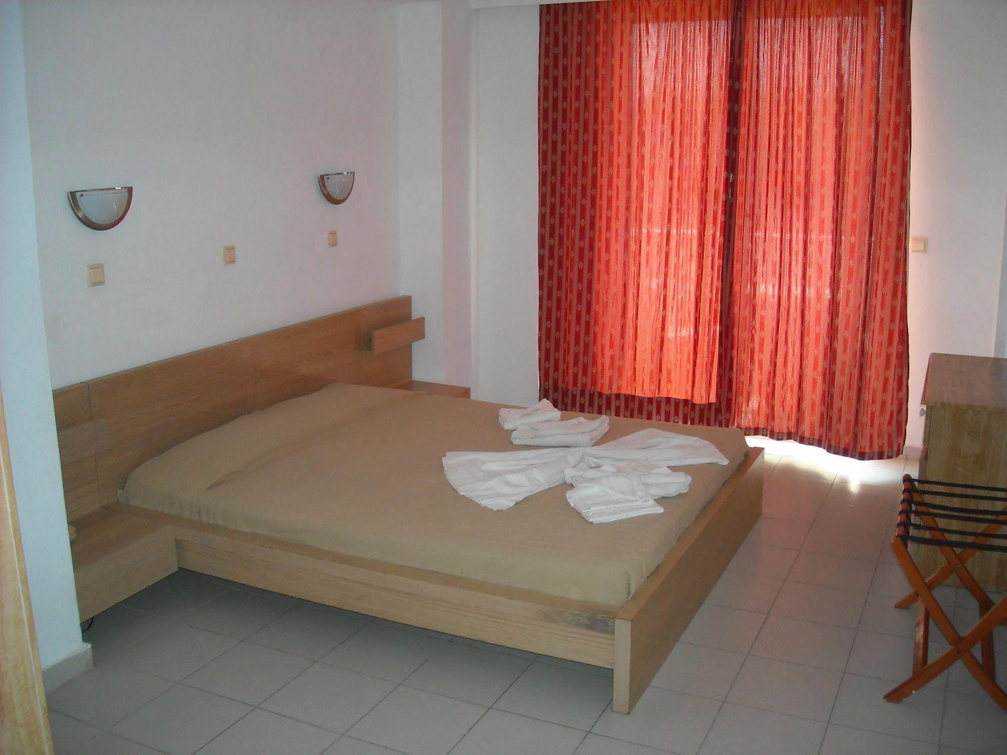 Thalia Hotel Πεύκος Εξωτερικό φωτογραφία
